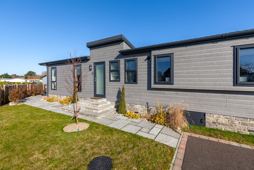 Property photo 1 of 7 4317990