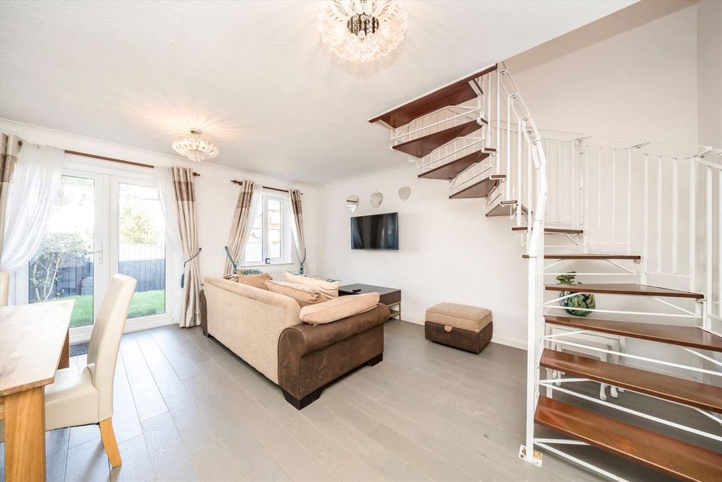 Property photo 2 of 6