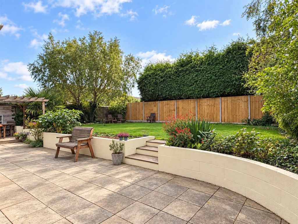 Property photo 2 of 31