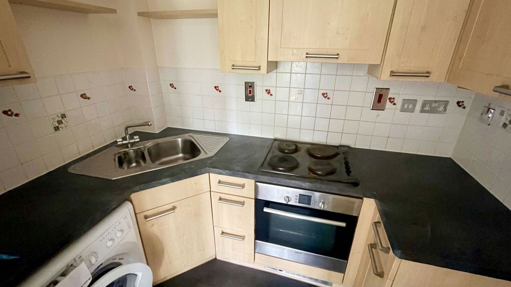 Property photo 3 of 7 Kitchen