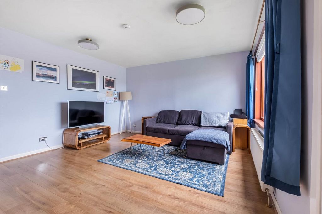 Property photo 2 of 32