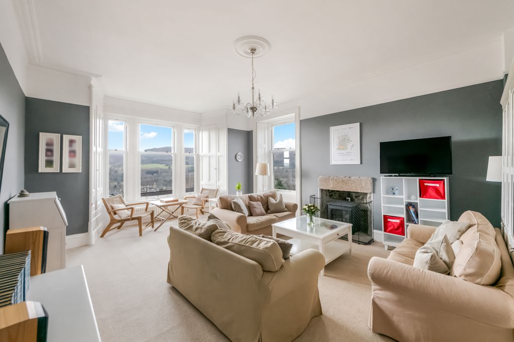 Property photo 2 of 37