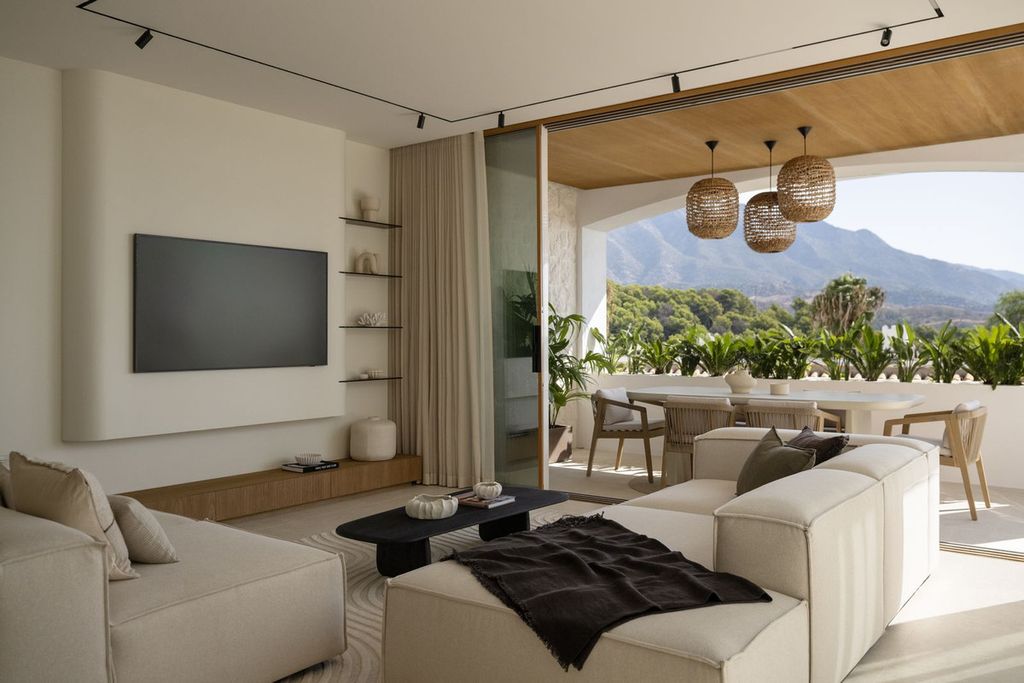 Property photo 3 of 47