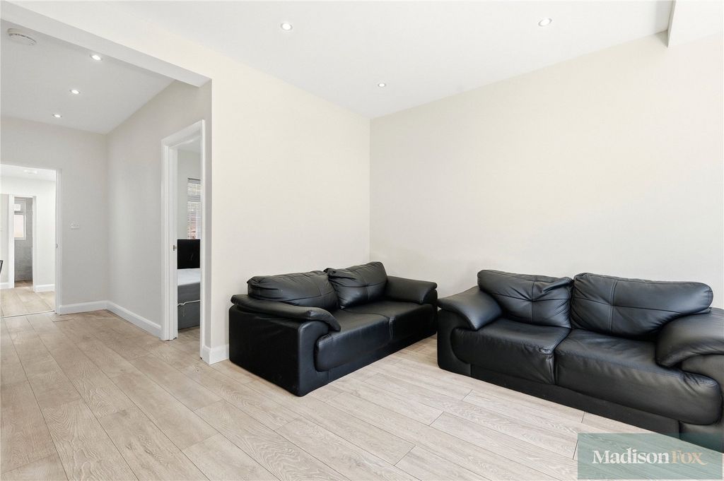 Property photo 2 of 27 Picture No. 08