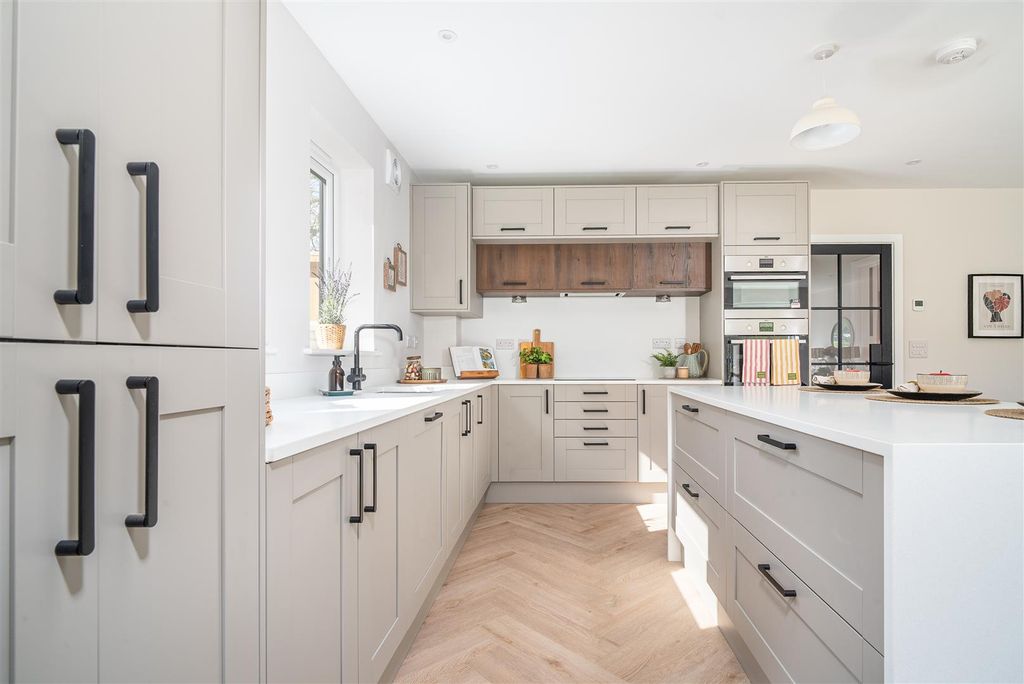 Property photo 3 of 23 Kitchen