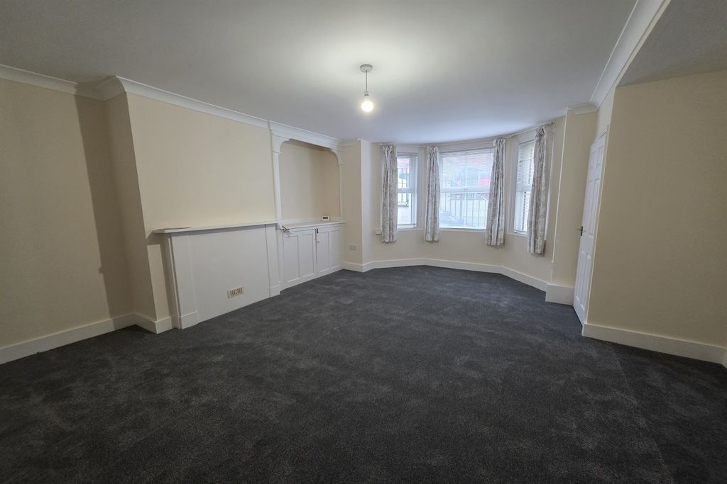 Property photo 1 of 7 (Main)