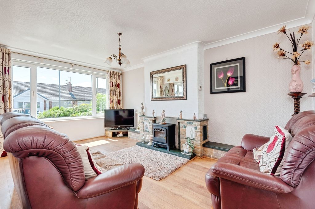 Property photo 3 of 17 Photo