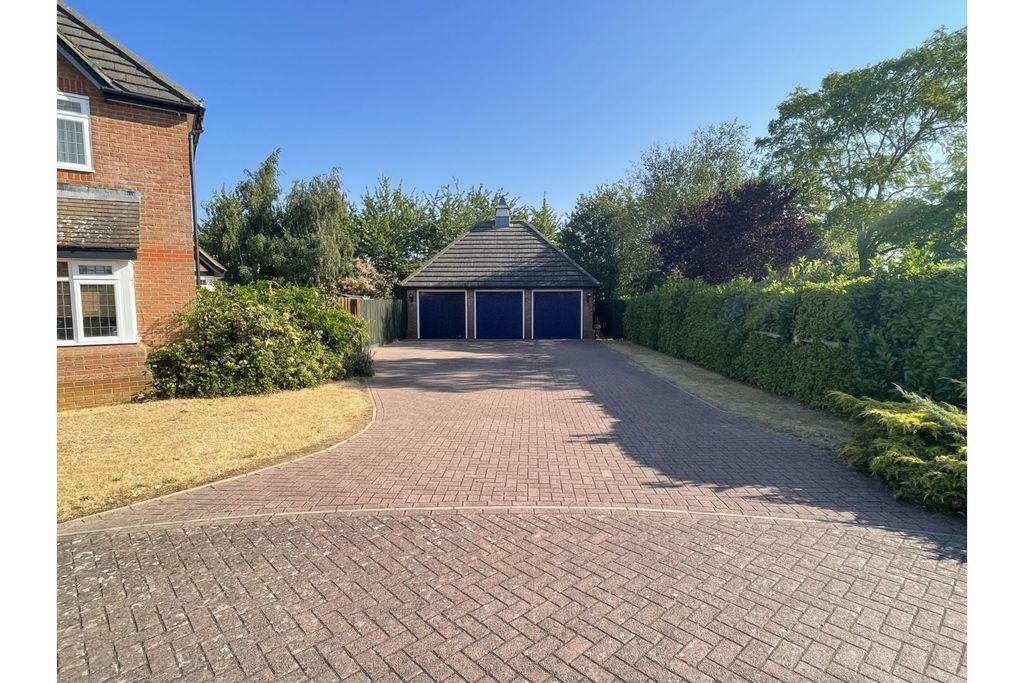 Property photo 2 of 21