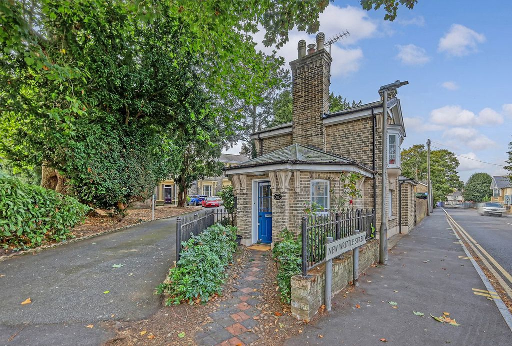 Property photo 2 of 26