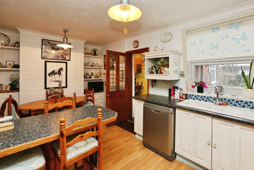 Property photo 2 of 20