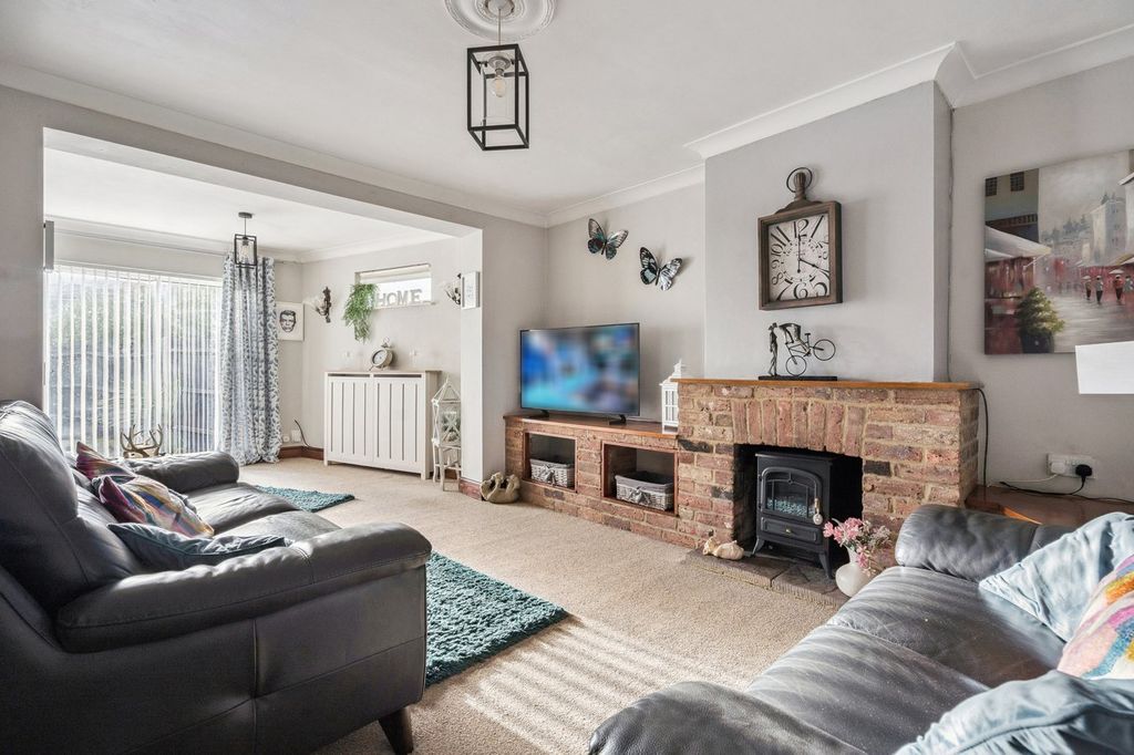 Property photo 2 of 25