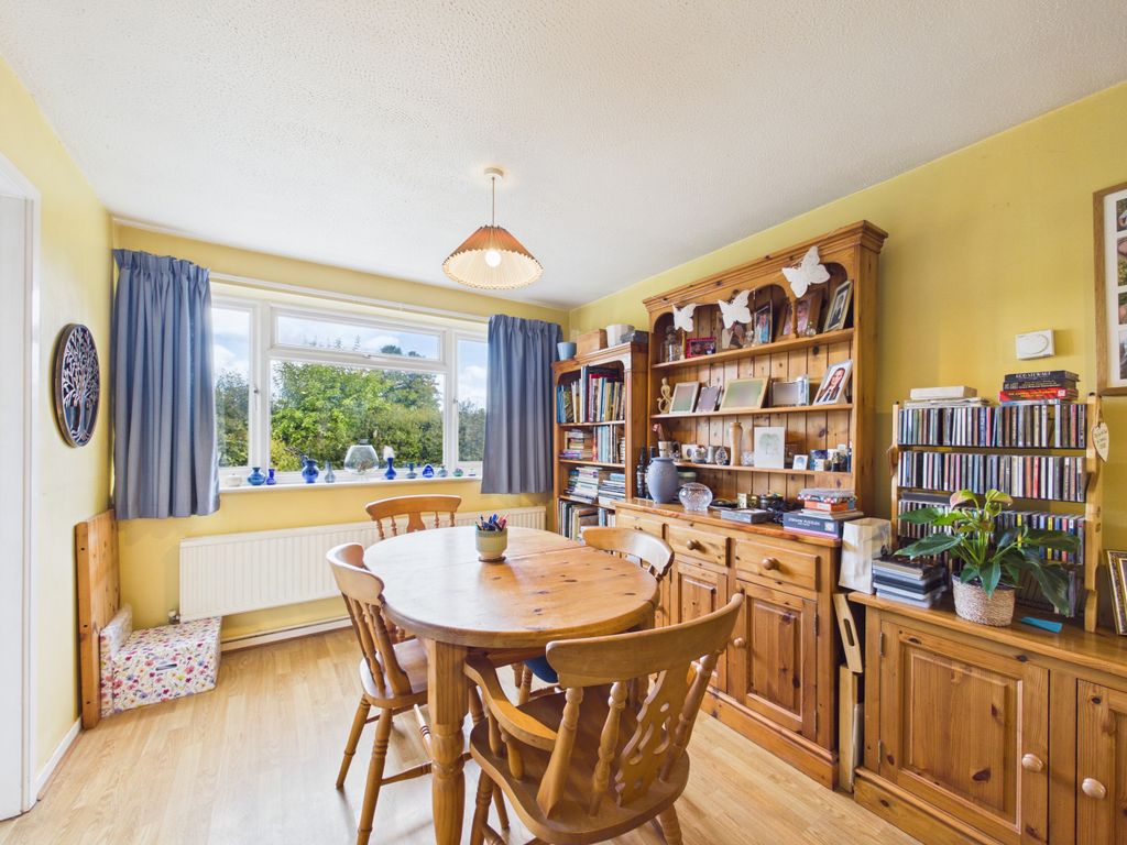 Property photo 3 of 16 Cam01354G0-Pr0765-Still015