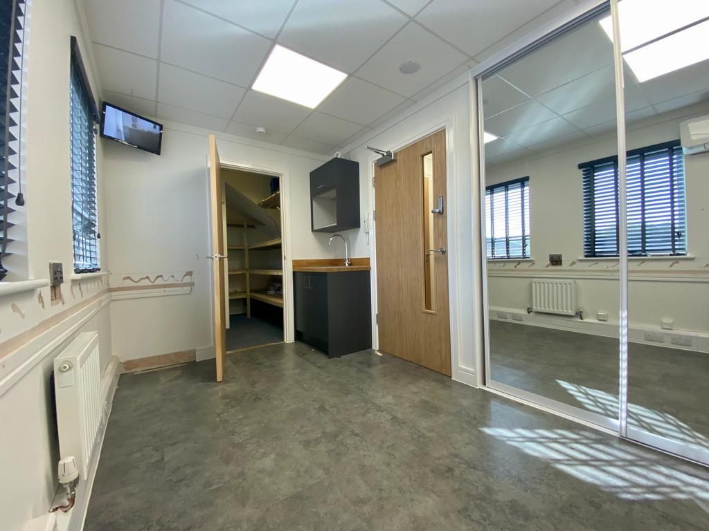 Property photo 3 of 11 Office 2