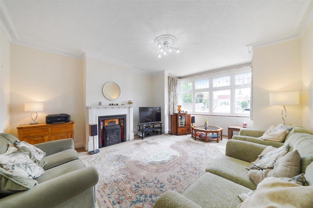 Property photo 1 of 34 27 Carlyle Road - 9Tib1Ydk0Wcofpsx4Fxd.Jpg