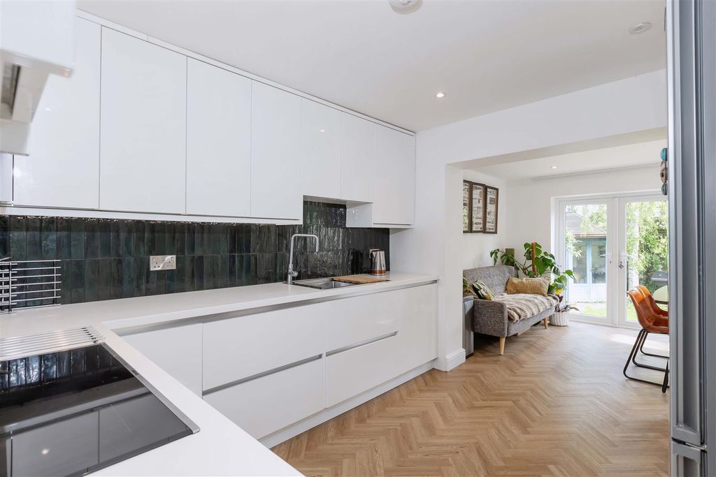 Property photo 3 of 25 Forest Rd_7.Jpg