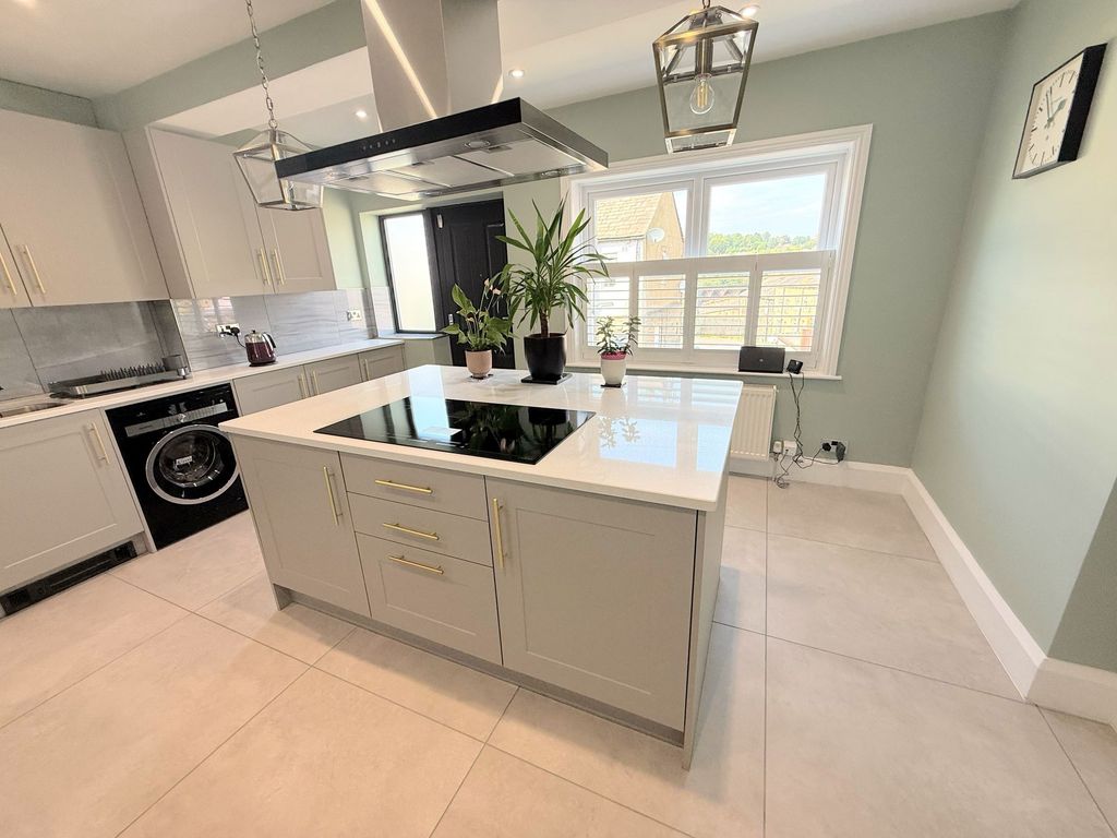 Property photo 2 of 43
