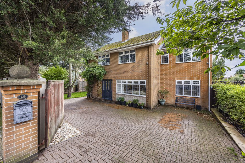 Property photo 1 of 18