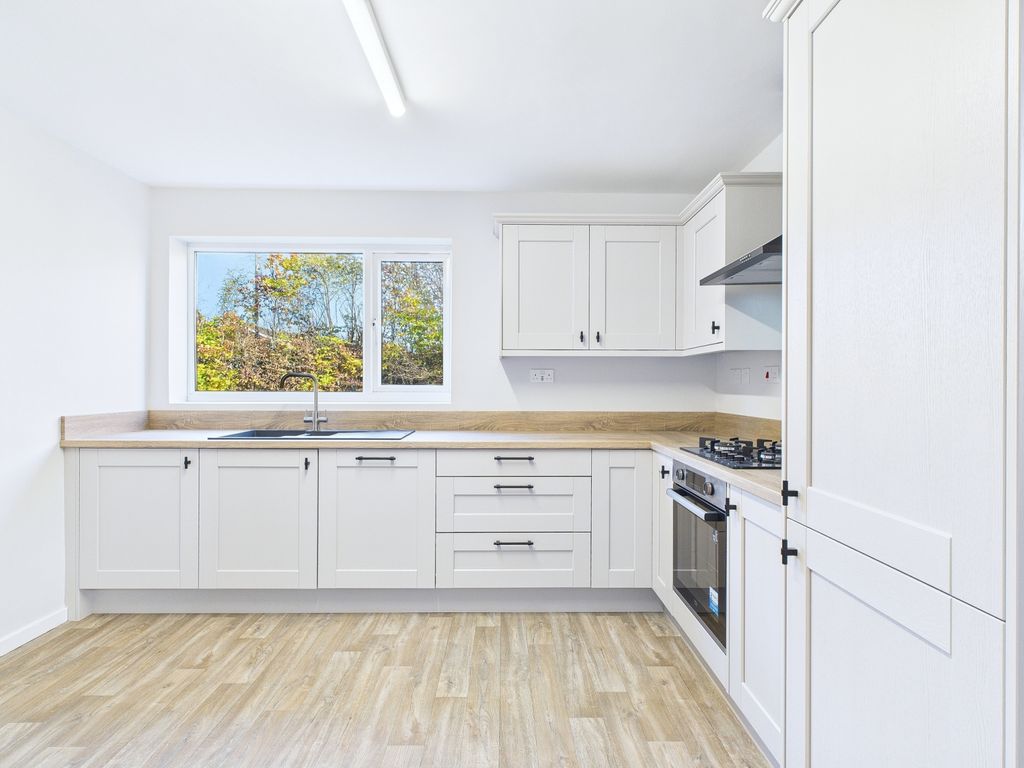 Property photo 3 of 9 Cam01909G0-Pr0428-Still011