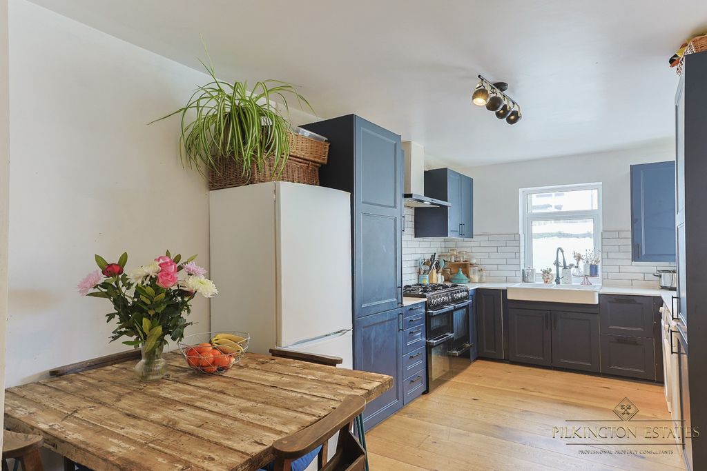 Property photo 2 of 14 4512432