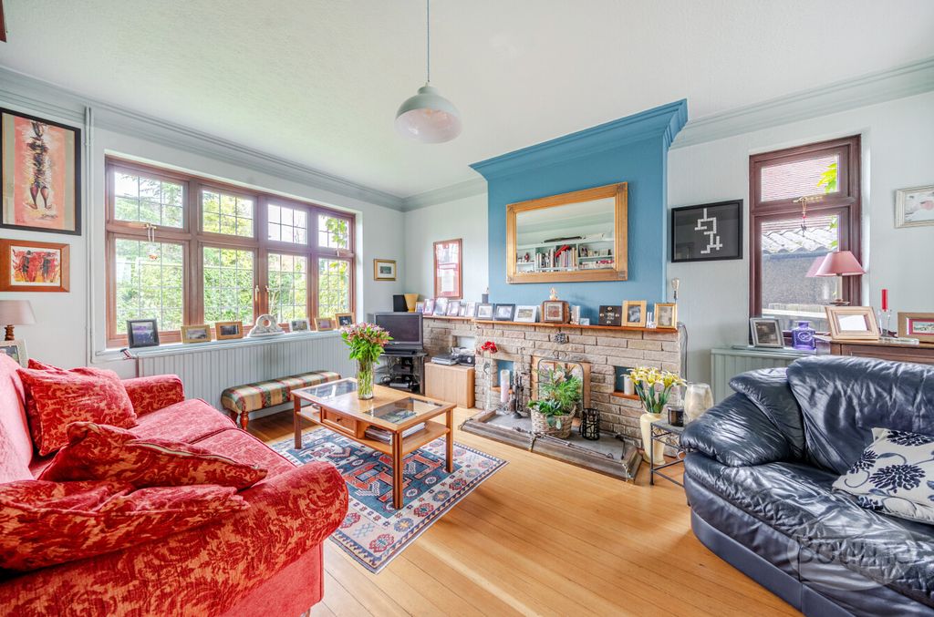 Property photo 2 of 21 F8089989-5d01-4cc...