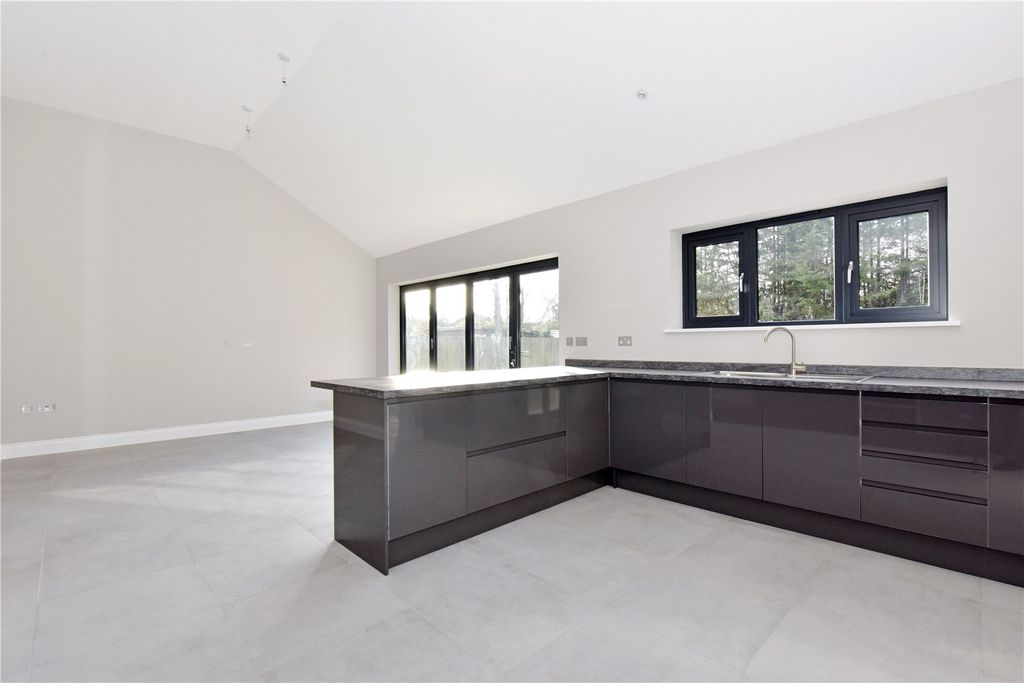 Property photo 3 of 12 Kitchen