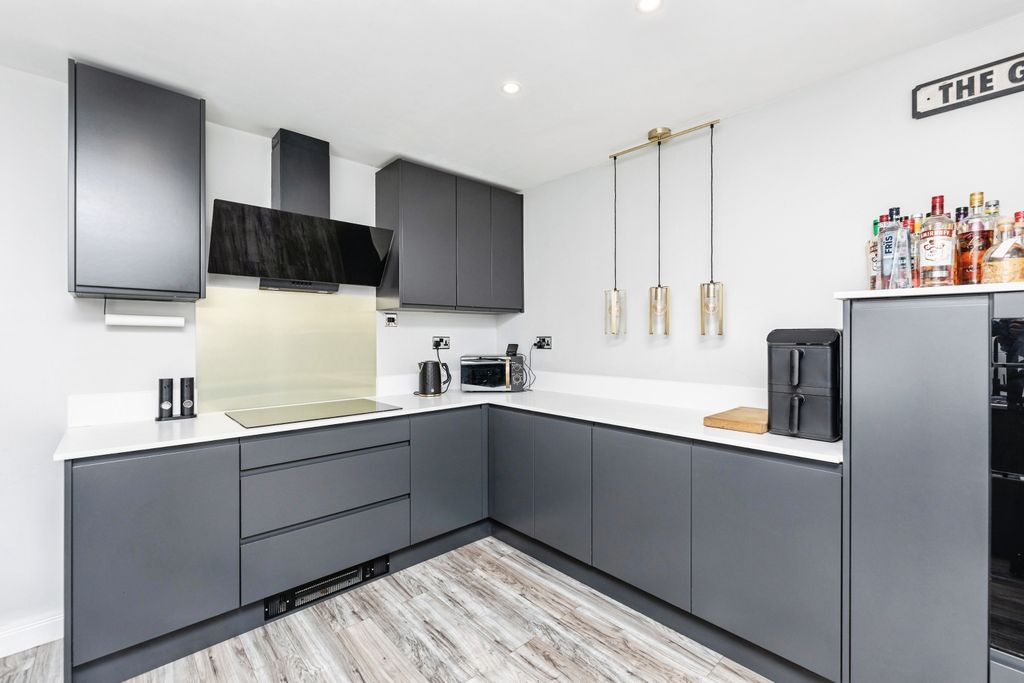 Property photo 2 of 15 Kitchen