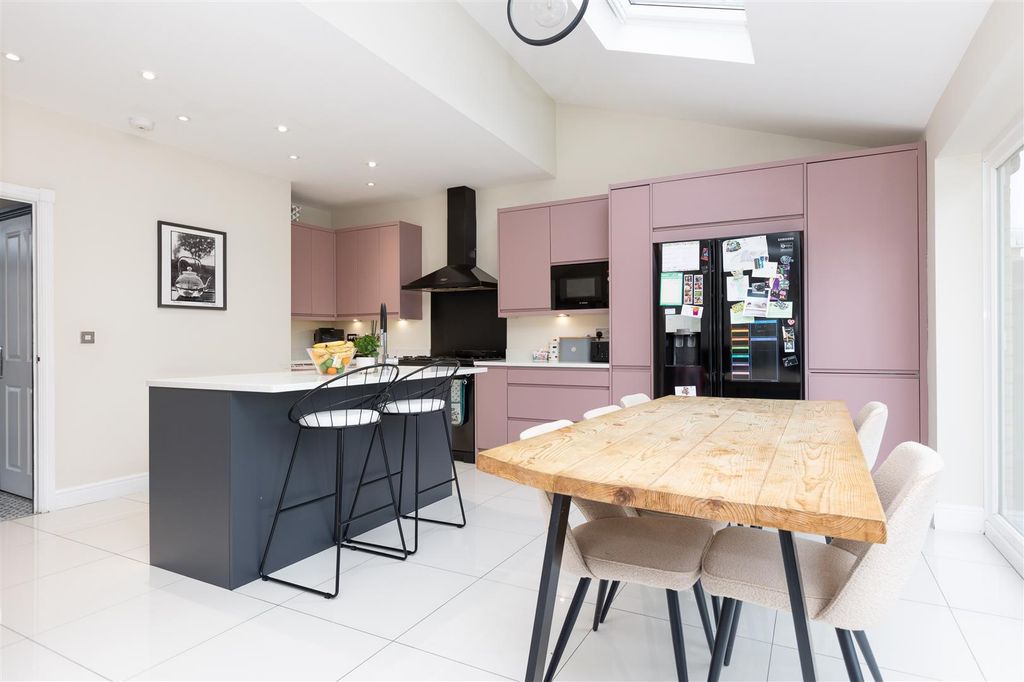 Property photo 2 of 27 Kitchen/Dining Room