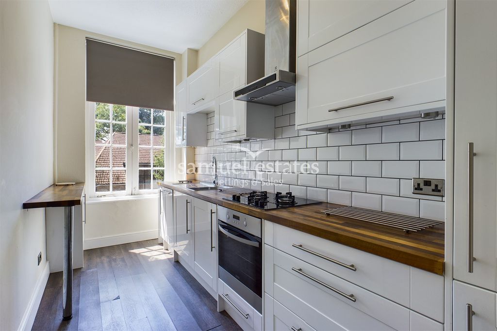 Property photo 3 of 8 Kitchen