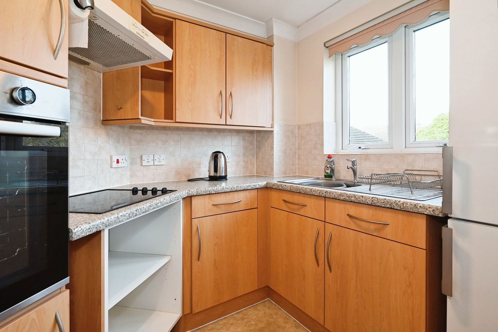 Property photo 2 of 9 Kitchen