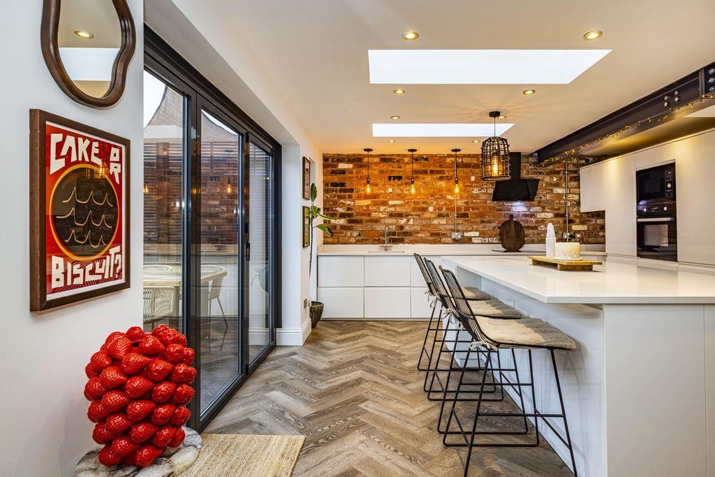 Property photo 2 of 24