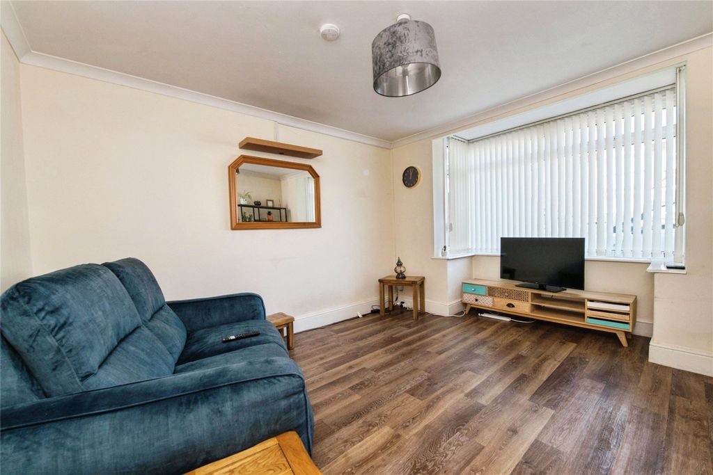 Property photo 2 of 17 Picture No. 14