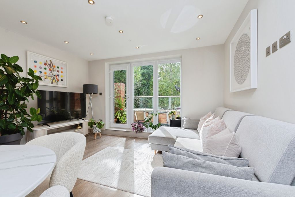Property photo 2 of 20 Open Plan Living