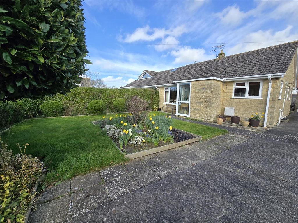 Property photo 3 of 16 Front Garden