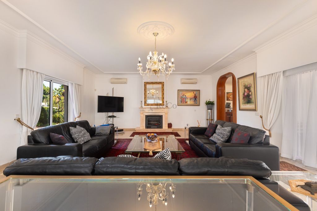 Property photo 2 of 27