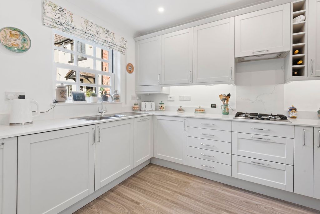 Property photo 2 of 18 Kitchen
