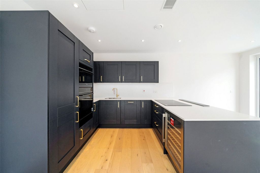 Property photo 3 of 32 Kitchen/Dining Room