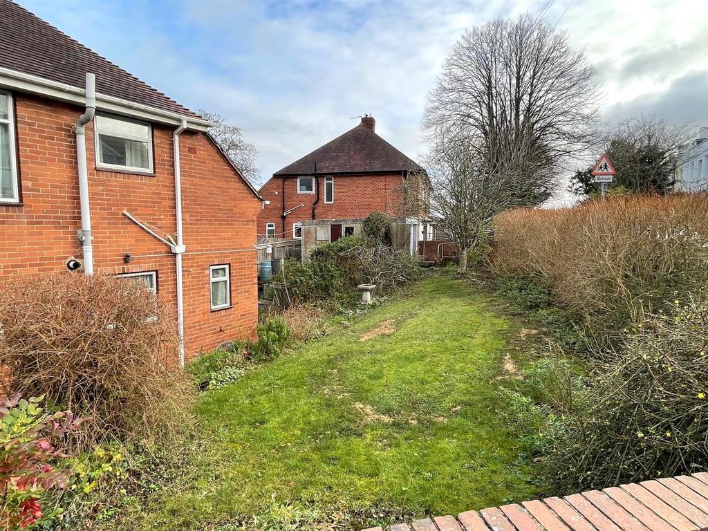 Property photo 2 of 26 Side Garden