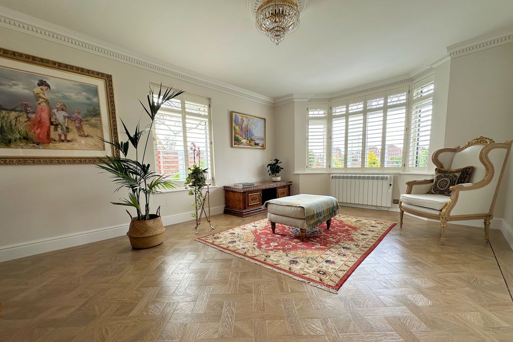 Property photo 2 of 40 Sitting Room