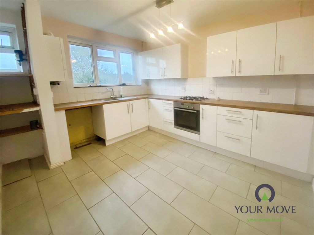 Property photo 3 of 8 Kitchen