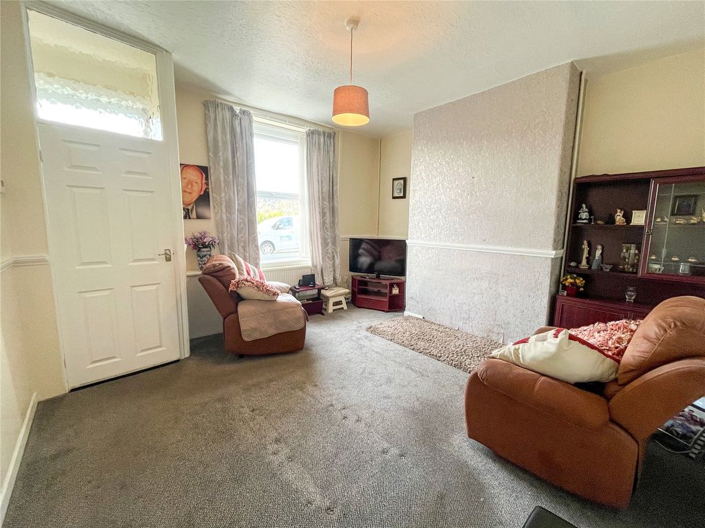 Property photo 3 of 12 Lounge