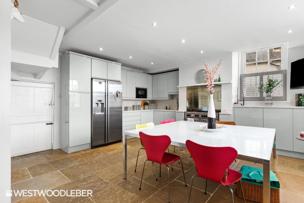 Property photo 3 of 29 Thesquare_2.Jpg