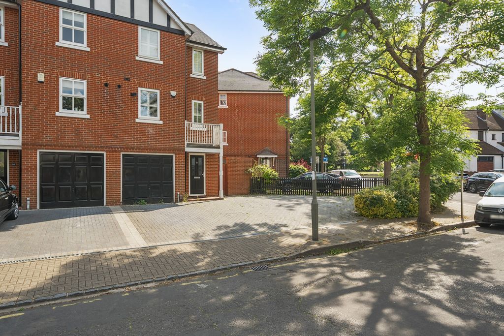 Property photo 1 of 18 External
