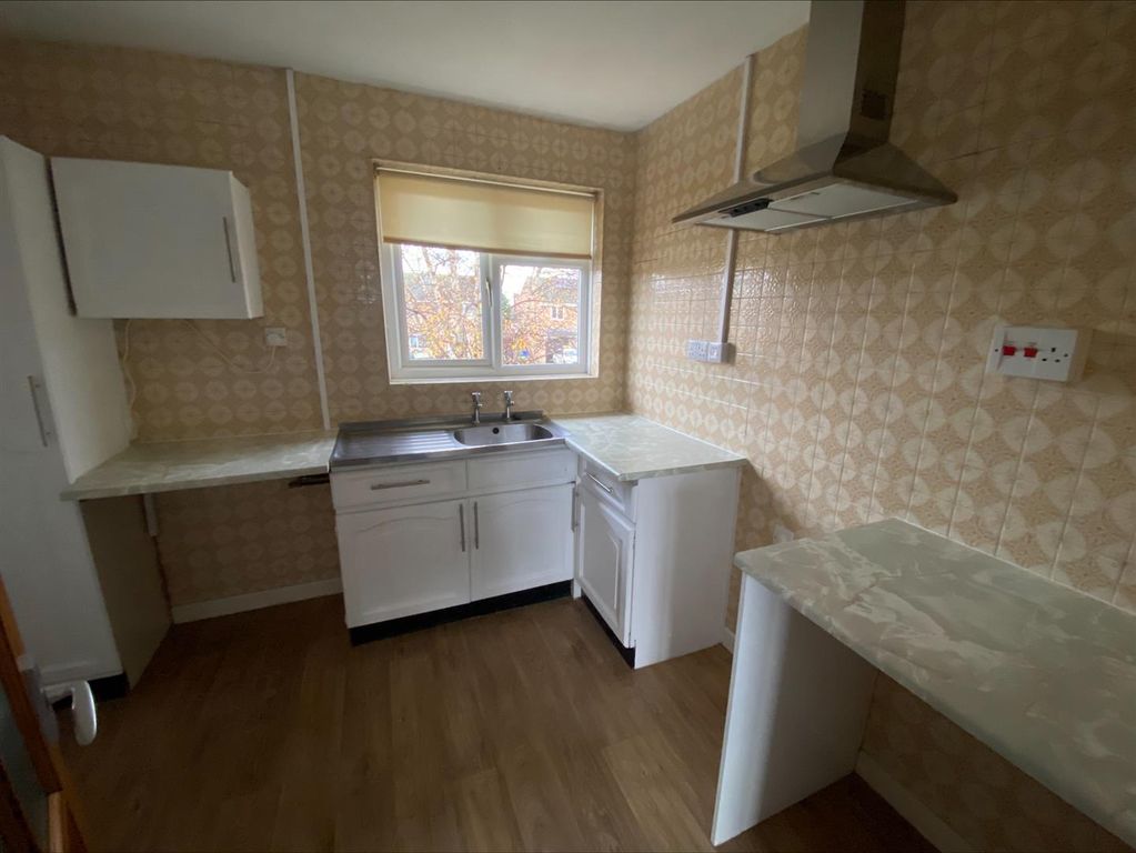 Property photo 2 of 6 Kitchen