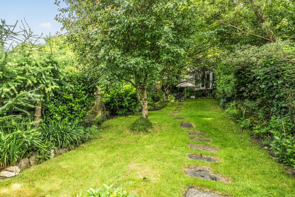 Property photo 2 of 17 5207901