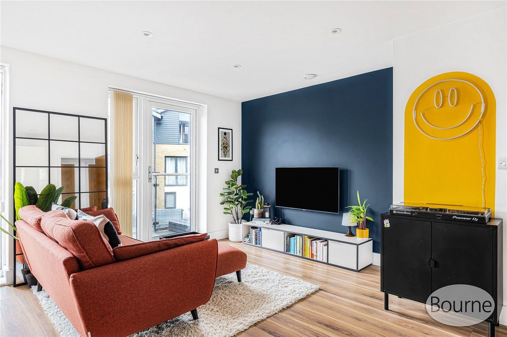 Property photo 3 of 17 Picture No. 11