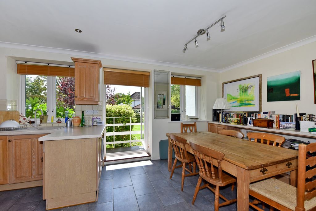 Property photo 3 of 11