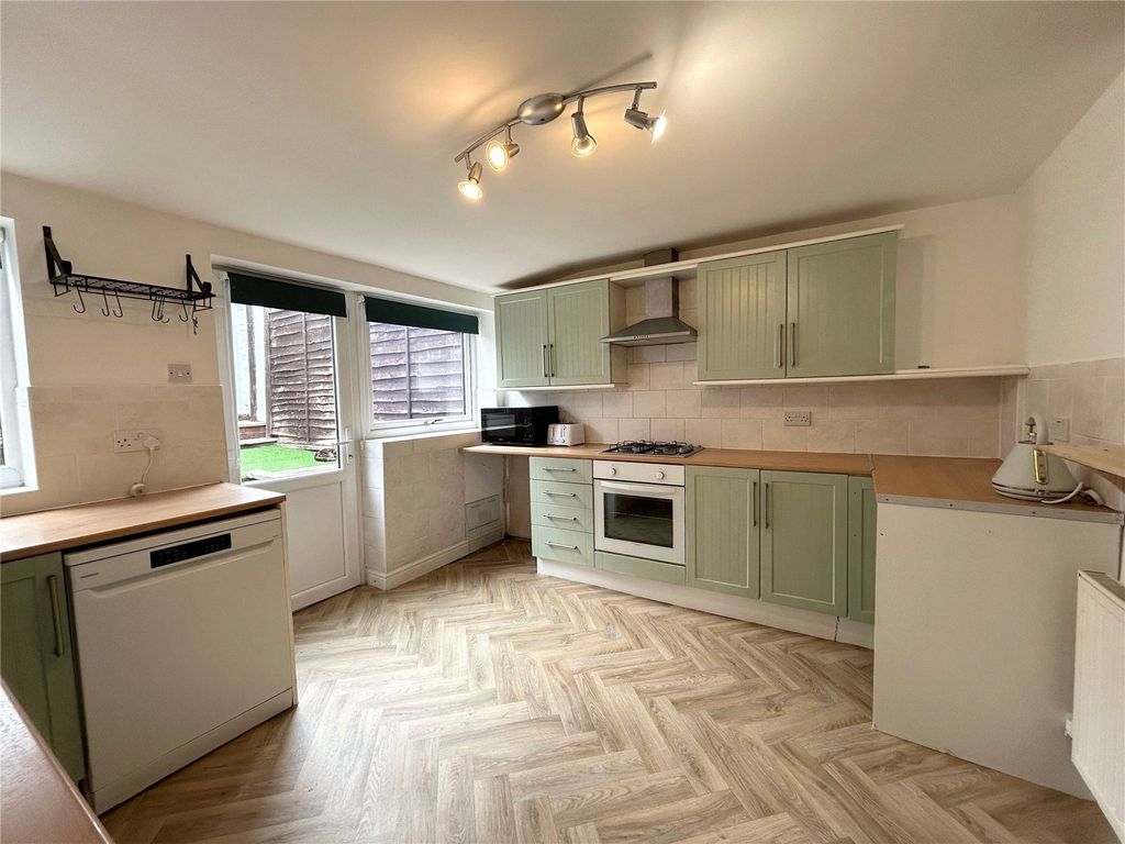 Property photo 3 of 12 Kitchen