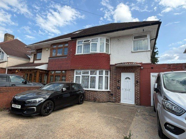 Property photo 1 of 12 4 Bed Semi-Detached House To Rent The Glen, Southall Ub2