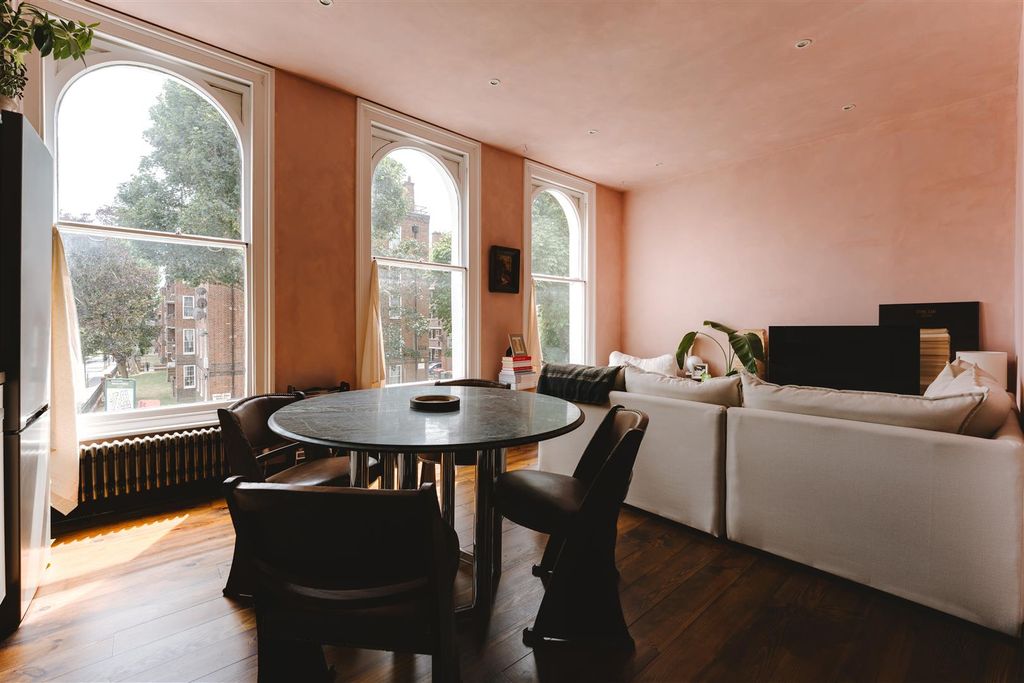 Property photo 3 of 20 Downs Park Road-16.Jpg