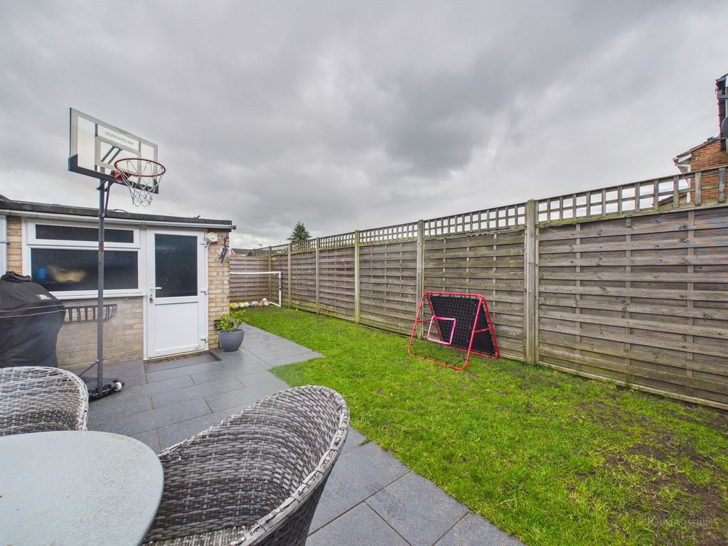 Property photo 3 of 13 Garden